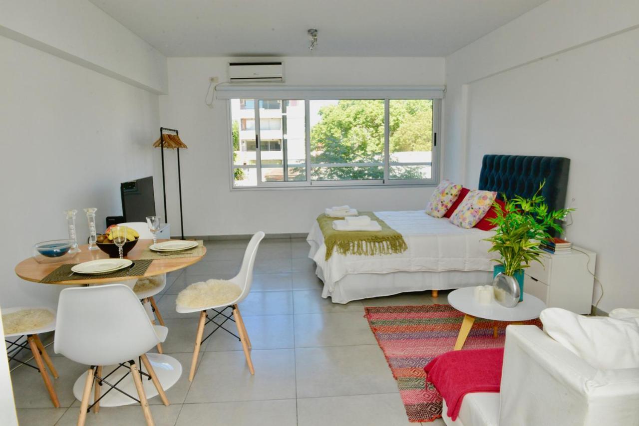 Hollywood 1 Apartment *